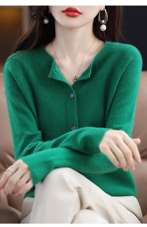 Echoarchiv | Merino Wollstrickjacke mit Rundhalsausschnitt und Langen Ärmeln