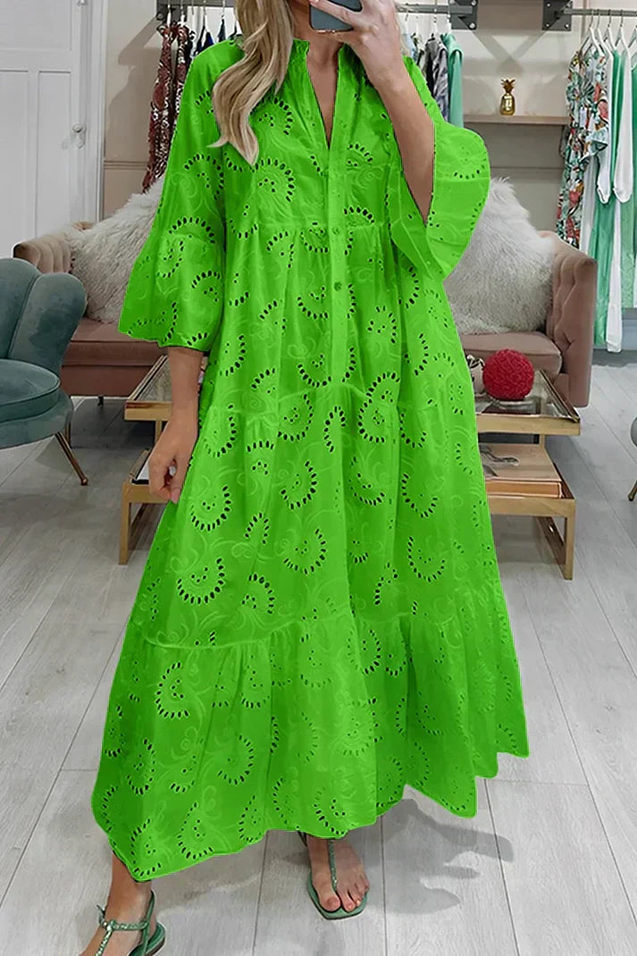 Echoarchiv | Elegantes Kleid mit Bestickten Ösen