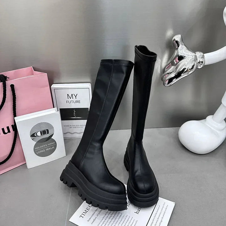 Echoarchiv | Lange Schwarze Stiefelschuhe Für Komfort Und Stil