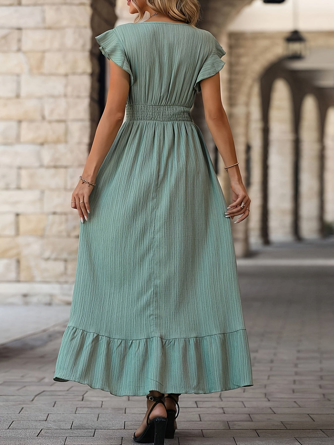 V-Ausschnitt Rüschenkleid mit Kurzen Ärmeln für Frauen – Lunéa