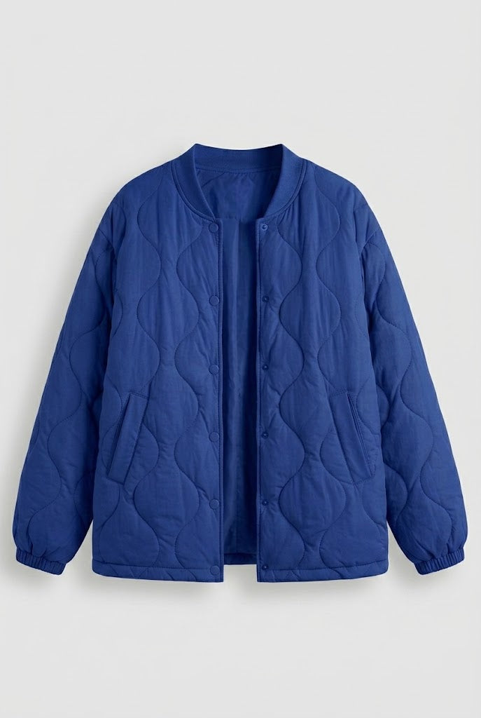 Leichte gesteppte Kurzjacke für Damen mit Wolkensteppung und Druckknopfverschluss