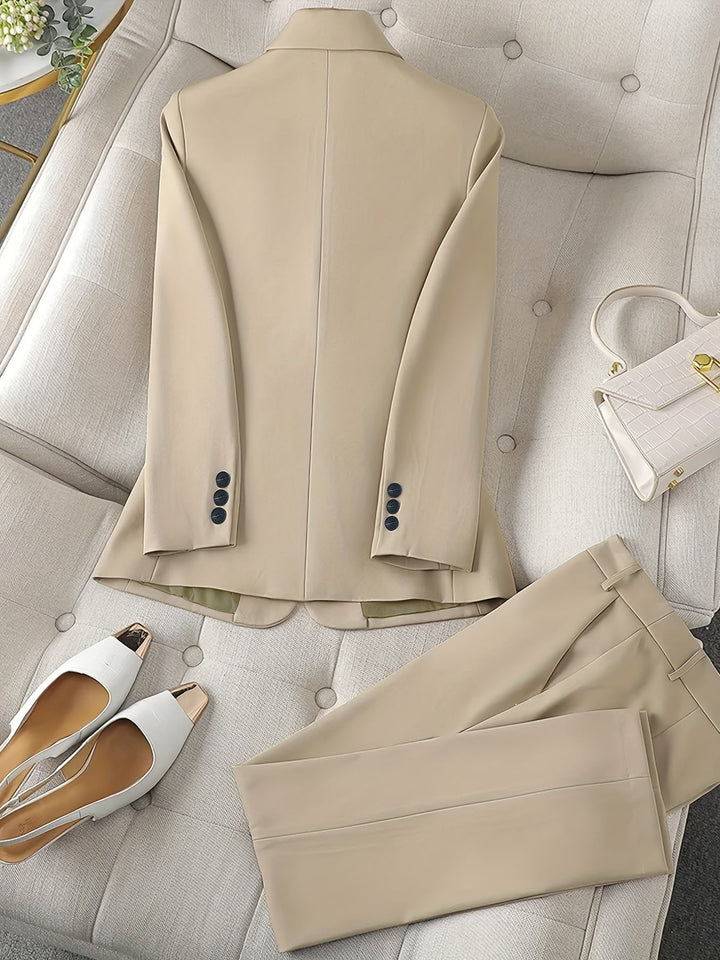 Echoarchiv | Klassischer Stil mit Revers-Blazer-Set