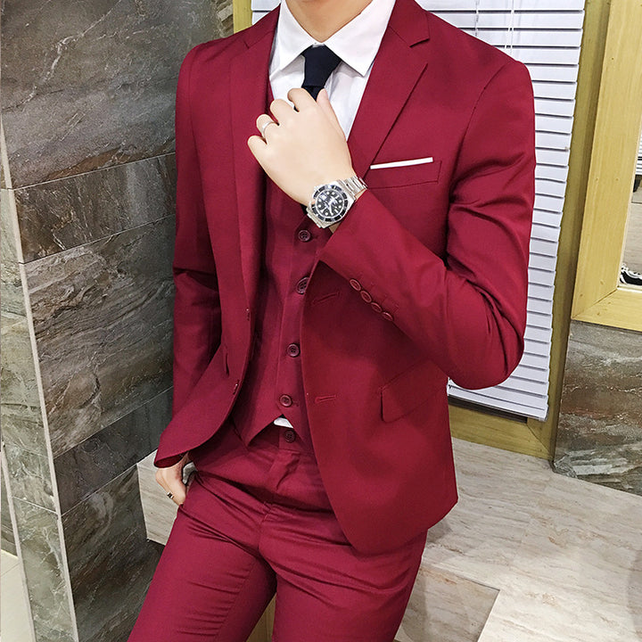 Herren eleganter dreiteiliger Anzug mit feinem Material und modernem Schnitt Echoarchiv