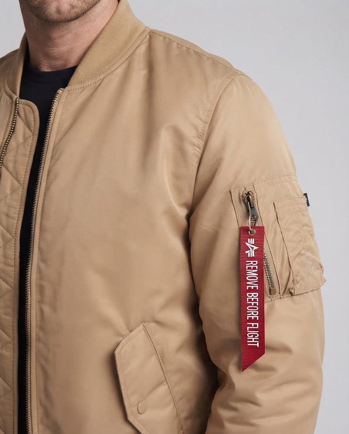 Herren wattierte Bomberjacke mit thermoisolierender Innenlage und Utility-Ärmeltasche Echoarchiv