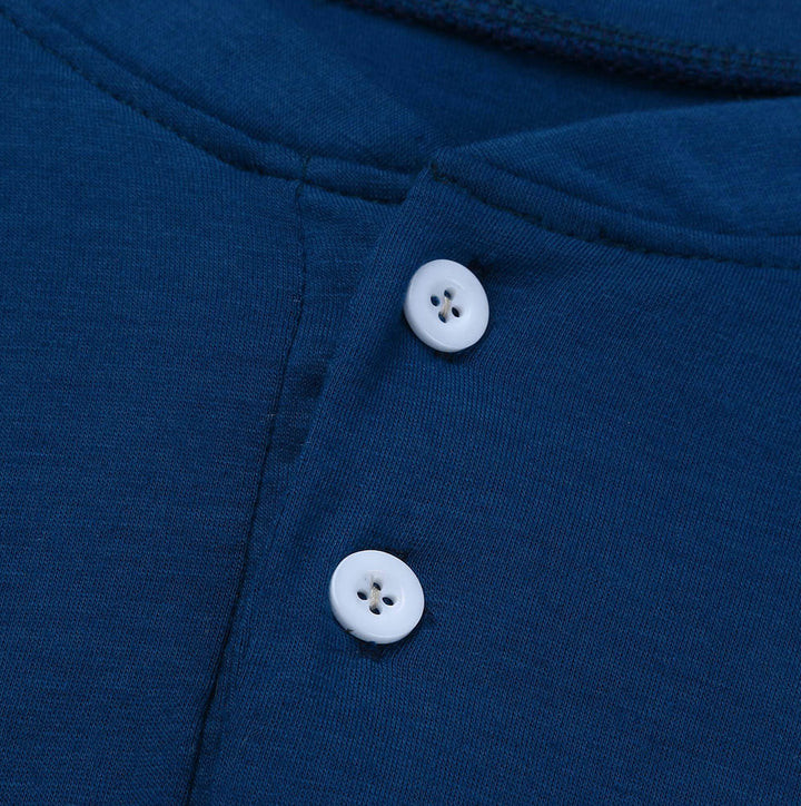 Herren Langarm-Henleyshirt mit Rundhalsausschnitt und dekorativer Knopfleiste – Marzano