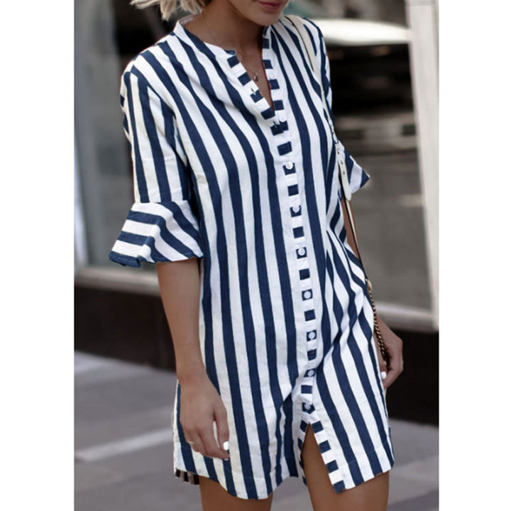 Damen nan gestreiftes Tunika-Minikleid mit durchgehender Knopfleiste, dreiviertel-Volantärmeln und Frontschlitz Echo Archiv