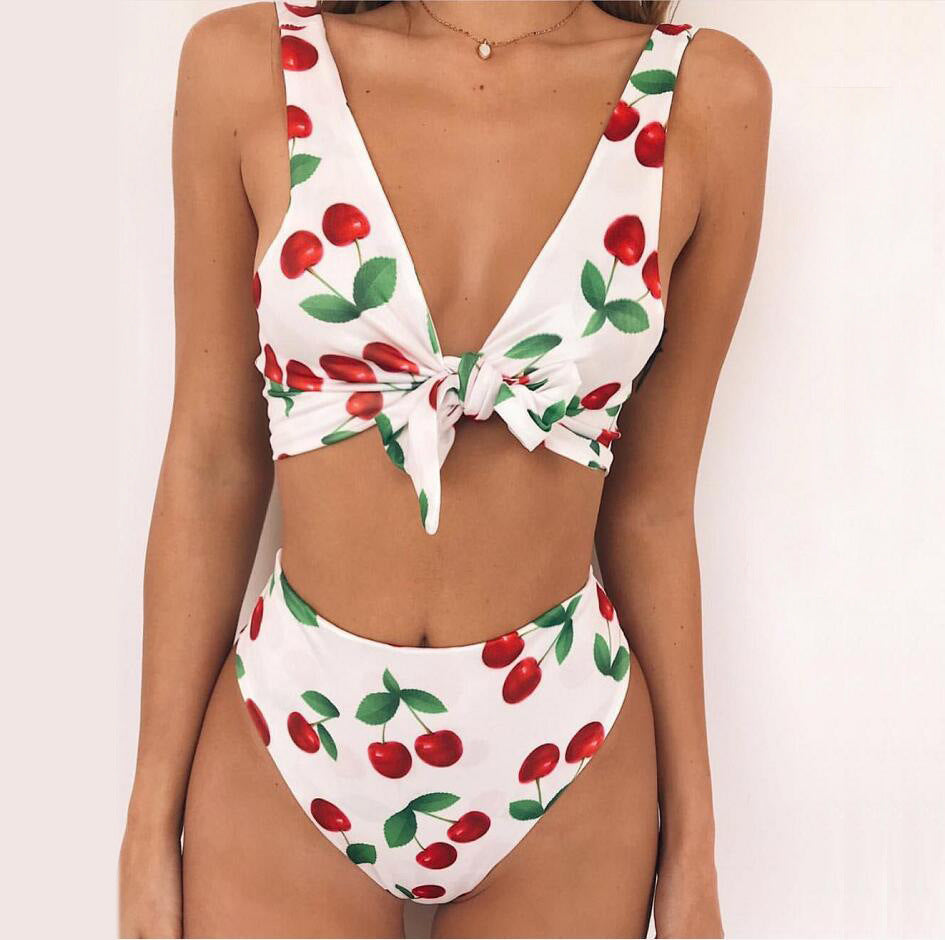 Damen Bikini-Set mit verspieltem Knoten und fruchtigem Kirschmuster Echo Archiv