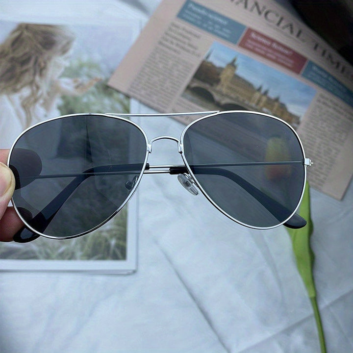 Echoarchiv | Klassische Aviator-Sonnenbrille mit Goldenem Rahmen für Damen