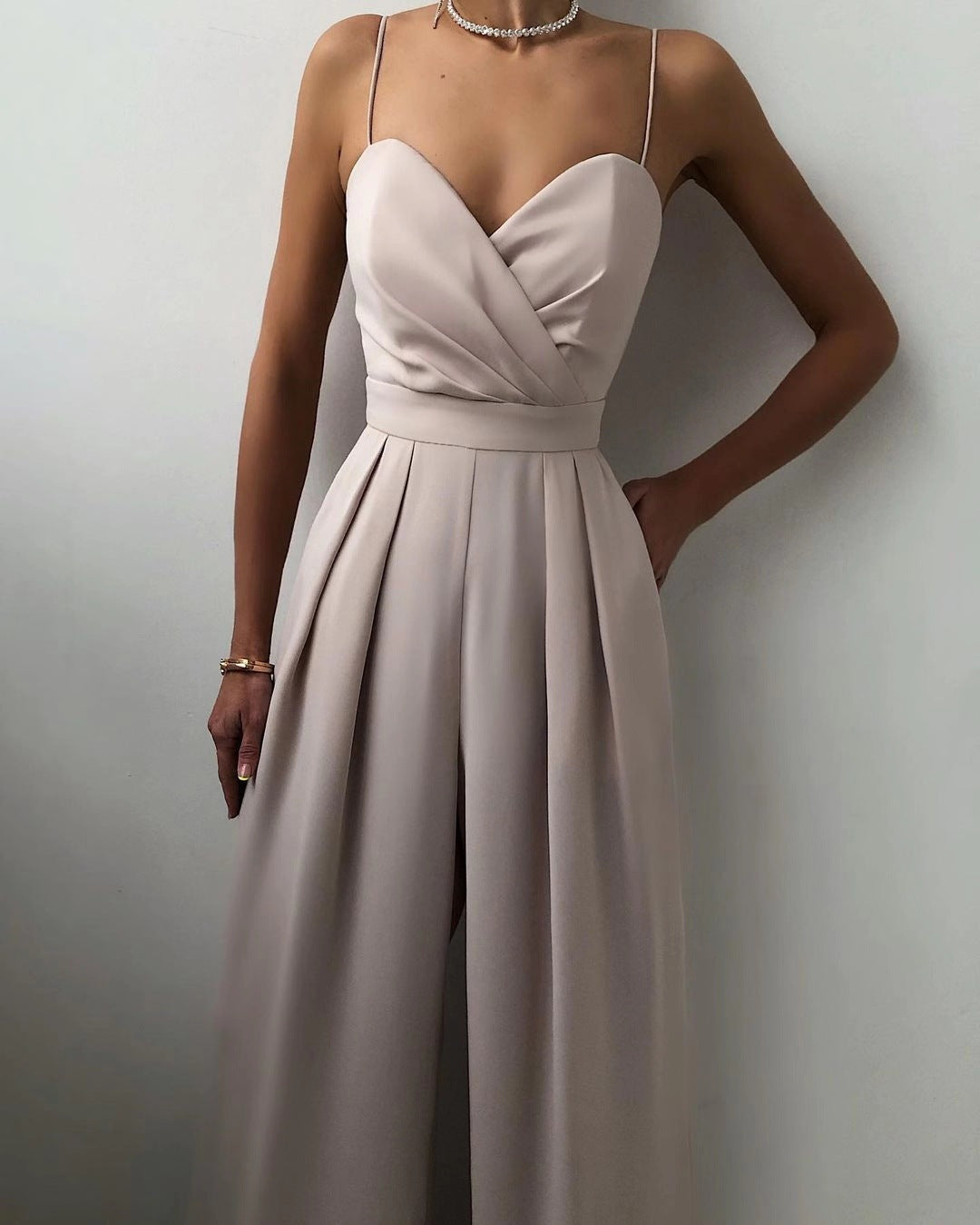 Echoarchiv | Damen Eleganter Fließender Jumpsuit mit Spaghettibändern für Festliche Anlässe