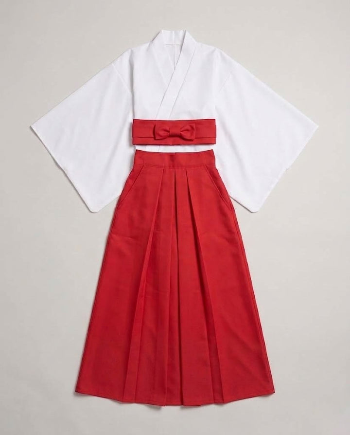 Damen historische Kimono-Robe mit goldenen Verzierungen und Accessoires Echo Archiv