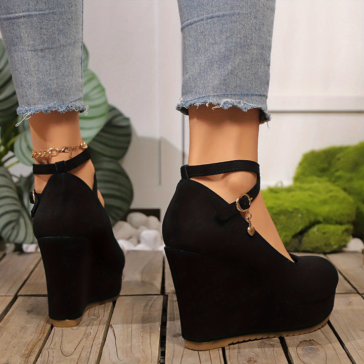 Echoarchiv | Elegante Damenschuhe mit Keilabsatz