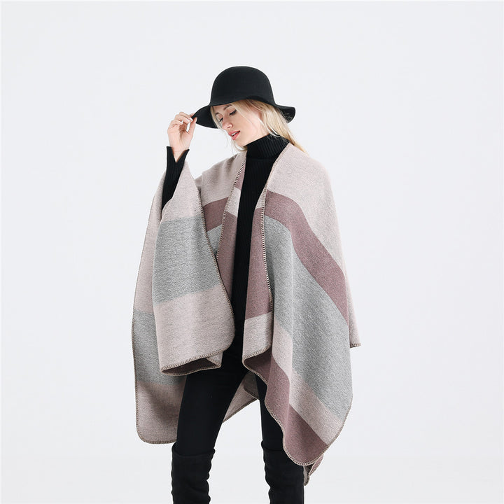 Damen Oversize‑Ruana‑Poncho aus Wollmix mit geometrischem Blockjacquard und V‑Ausschnitt – Veloura