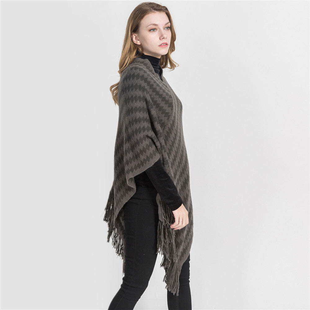 Damen Kaschmir‑Touch Ruana‑Poncho mit Zickzack‑Jacquard und Fransensaum Echo Archiv