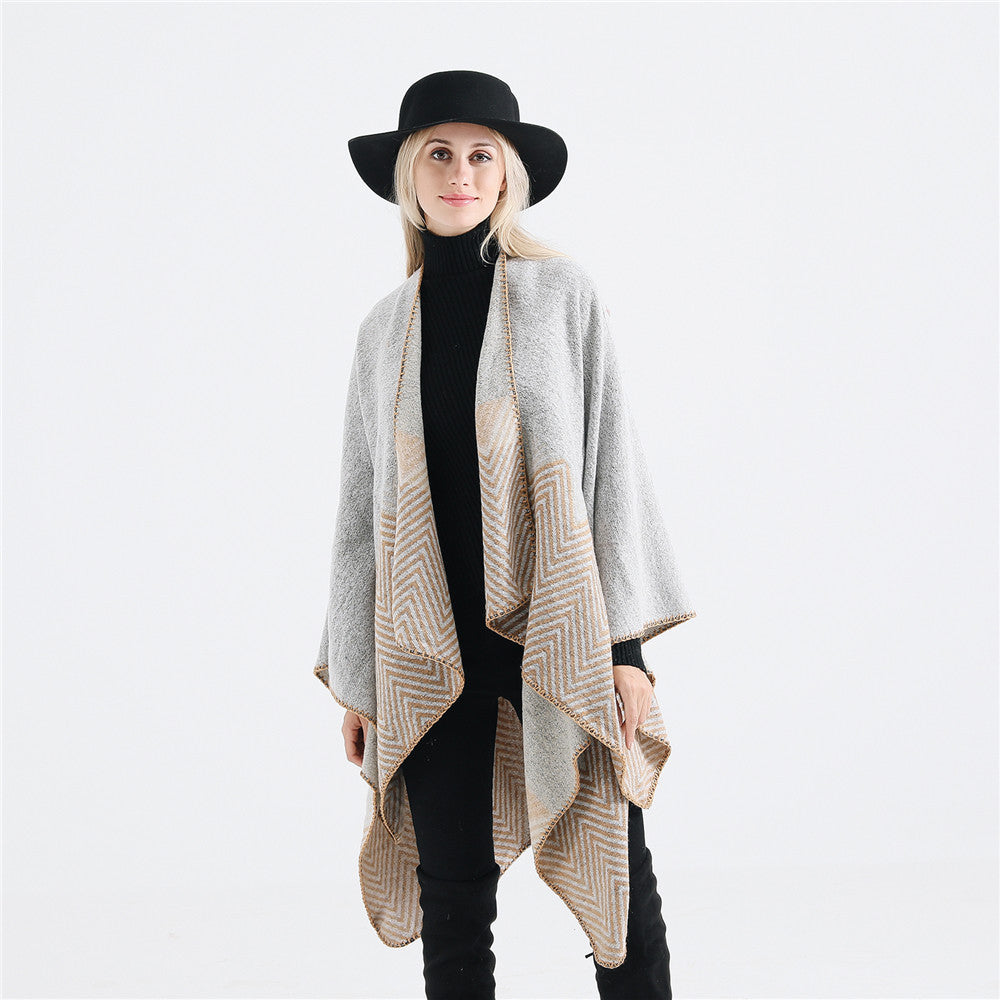 Damen Offener Ruana-Poncho im Oversize mit Chevron-Jacquard und Ziernaht – Célinea
