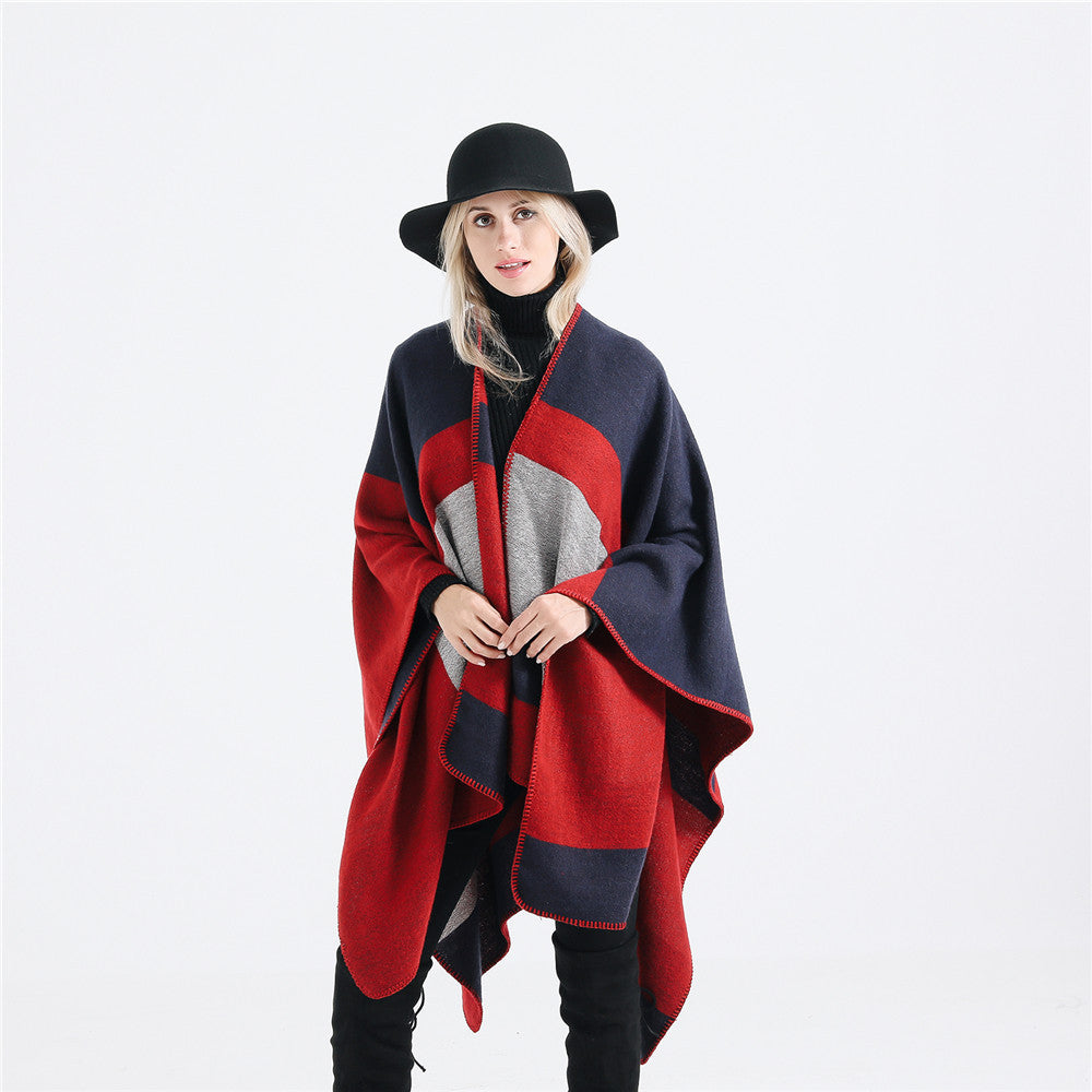 Damen Oversize‑Ruana‑Poncho aus Wollmix mit geometrischem Blockjacquard und V‑Ausschnitt – Veloura