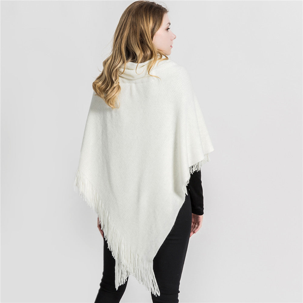 Damen Strick-Ruana-Poncho mit Schalkragen, Knebelverschlüssen und Fransensaum – Veloura
