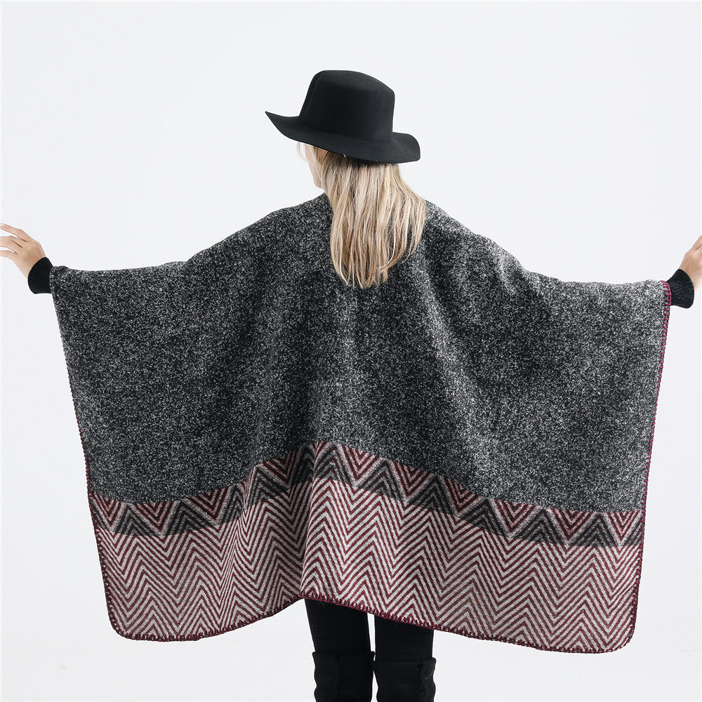 Damen Offener Ruana-Poncho im Oversize mit Chevron-Jacquard und Ziernaht – Célinea