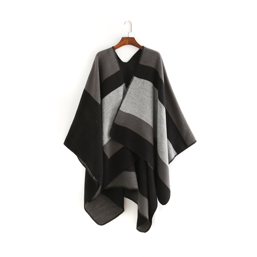 Damen Oversize‑Ruana‑Poncho aus Wollmix mit geometrischem Blockjacquard und V‑Ausschnitt – Veloura