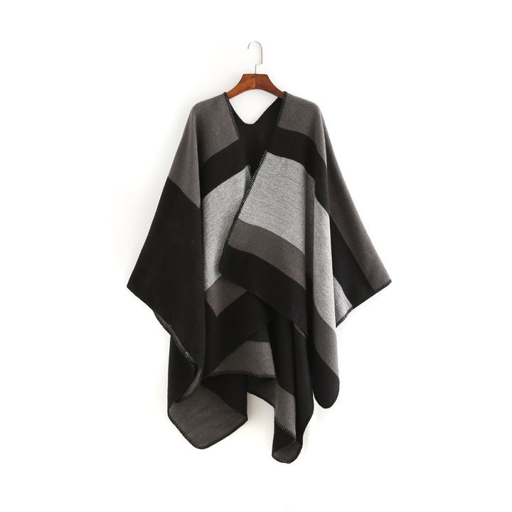 Damen Oversize‑Ruana‑Poncho aus Wollmix mit geometrischem Blockjacquard und V‑Ausschnitt – Veloura