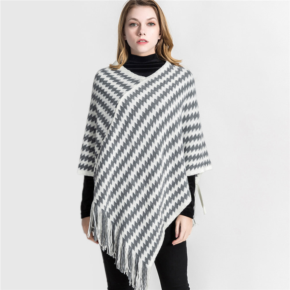 Damen Kaschmir‑Touch Ruana‑Poncho mit Zickzack‑Jacquard und Fransensaum Echo Archiv