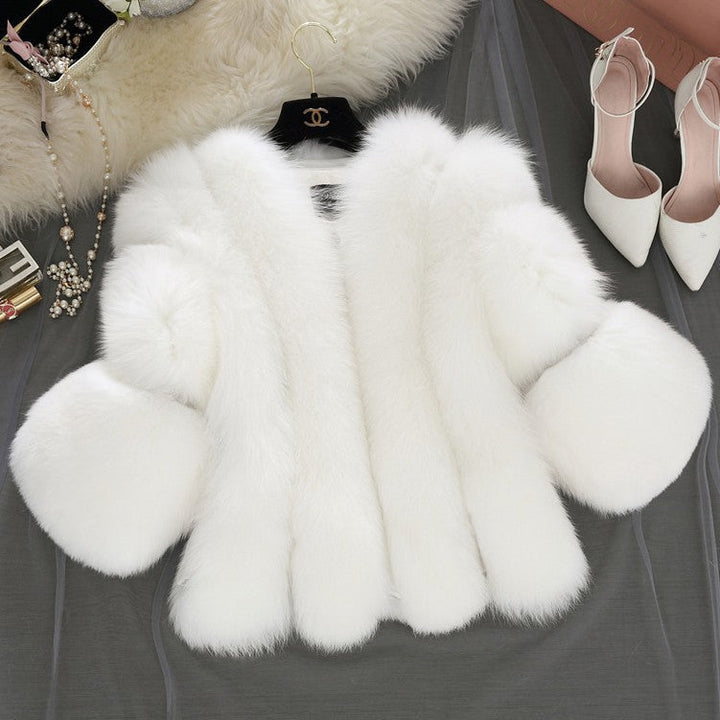Damen Flauschiger Kunstpelzmantel mit weit geschnittenen Ärmeln – Montévia