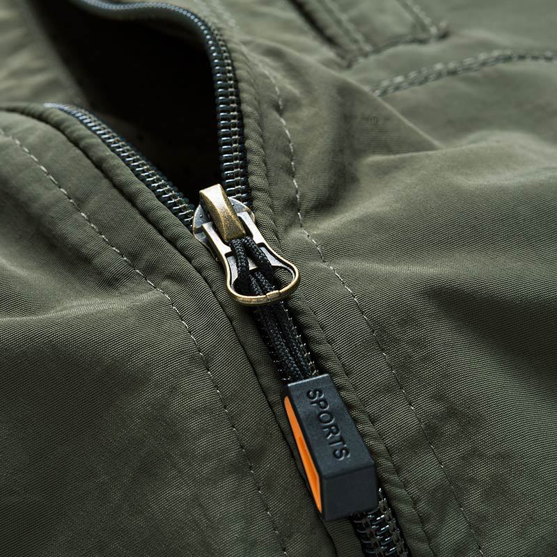 Herren Kapuzen-Softshelljacke mit Mesh-Innenfutter und multifunktionalen Reißverschlusstaschen Echoarchiv