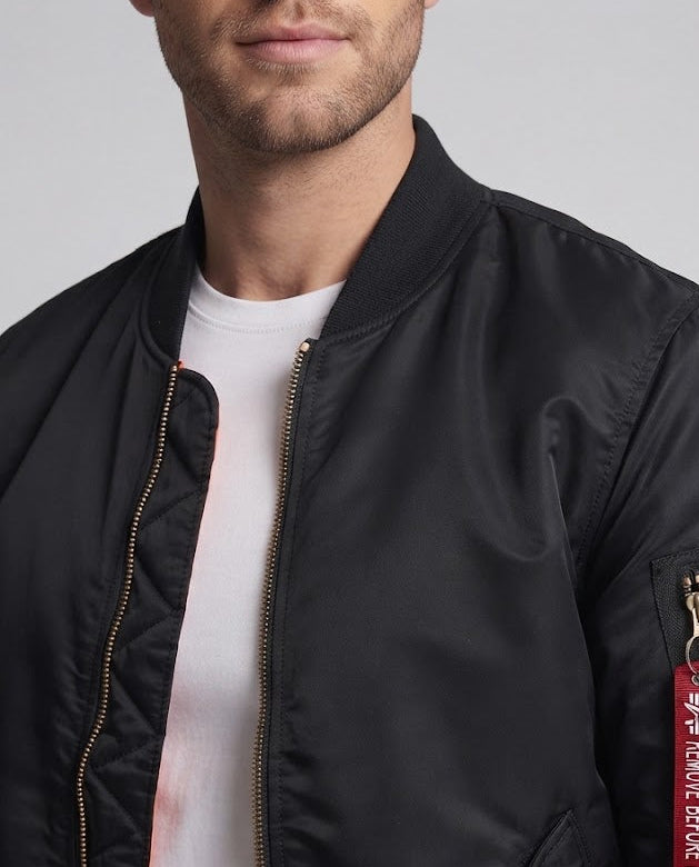 Herren leichter Nylon-Bomberjacke mit gesteppter Thermofütterung und Ärmeltasche Echoarchiv