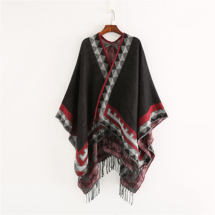 Damen Grobstrick-Poncho im Wickelstil mit Dreieck-Jacquard und Fransensaum – Avérine