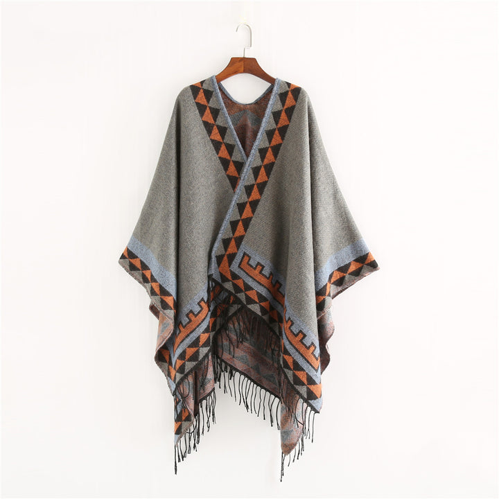 Damen Grobstrick-Poncho im Wickelstil mit Dreieck-Jacquard und Fransensaum – Avérine