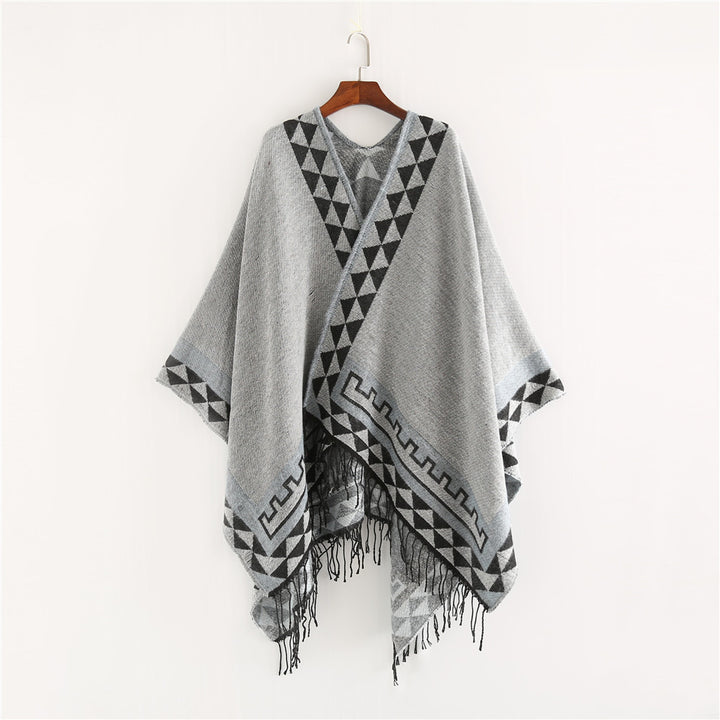 Damen Grobstrick-Poncho im Wickelstil mit Dreieck-Jacquard und Fransensaum – Avérine