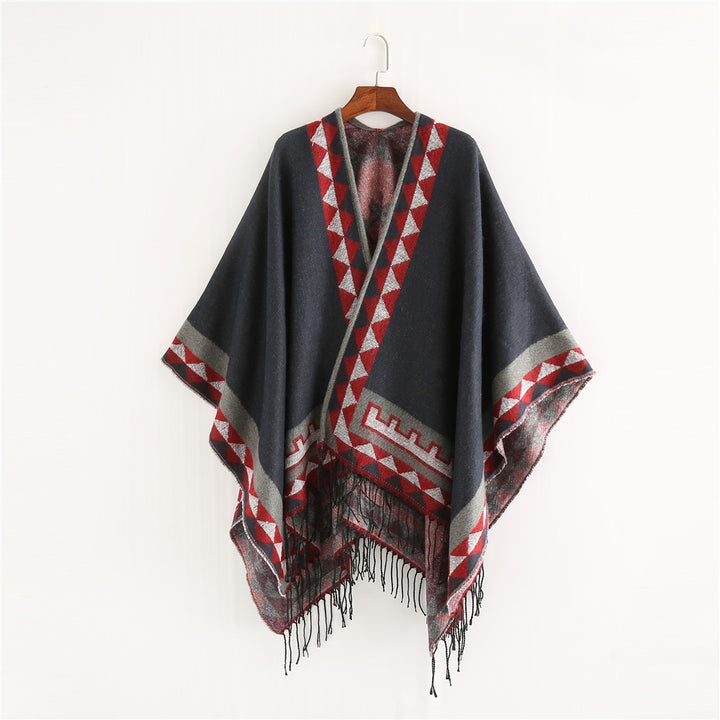 Damen Grobstrick-Poncho im Wickelstil mit Dreieck-Jacquard und Fransensaum – Avérine