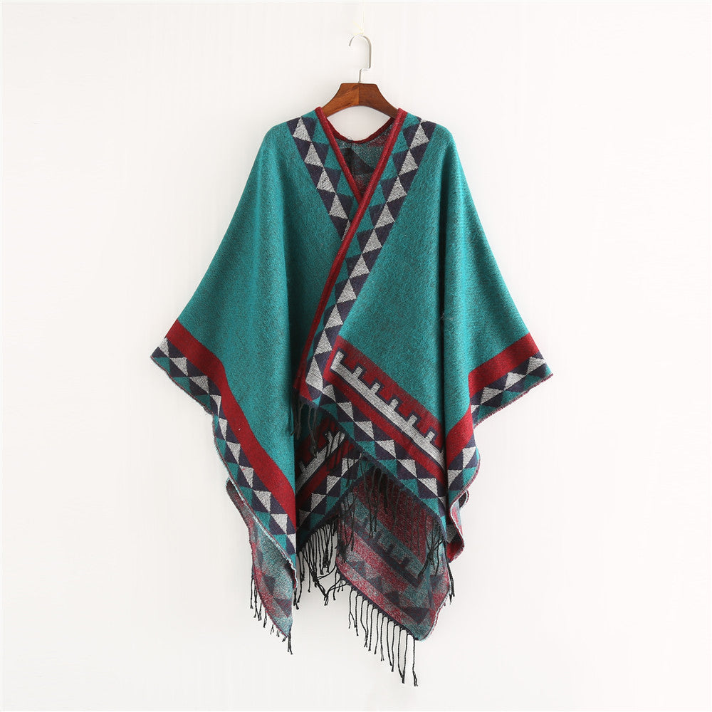 Damen Grobstrick-Poncho im Wickelstil mit Dreieck-Jacquard und Fransensaum – Avérine