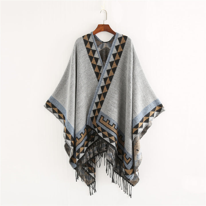 Damen Grobstrick-Poncho im Wickelstil mit Dreieck-Jacquard und Fransensaum – Avérine