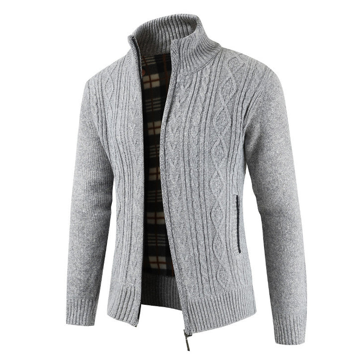 Herren Strickjacke mit Zopfdesign und hohem Kragen Echoarchiv