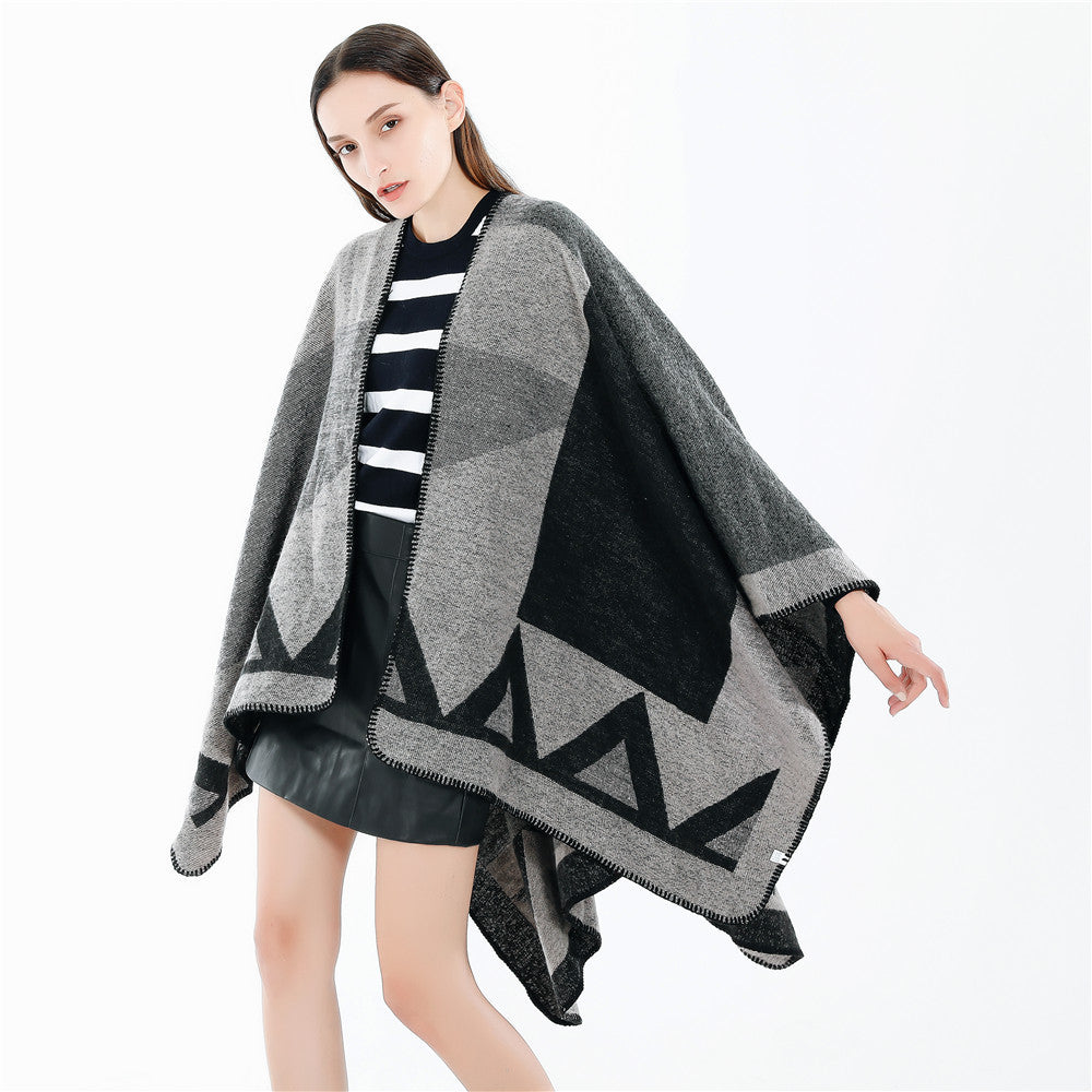 Damen Kastige Wollmix‑Ruana mit geometrischem Patchjacquard und Ziernaht – Célinea
