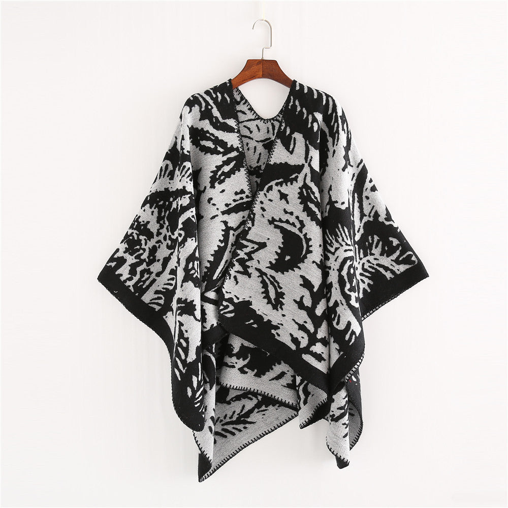 Damen Jacquard‑Ruana‑Überwurf mit floraler Webstruktur und dekorativer Kettelkante – Célinea