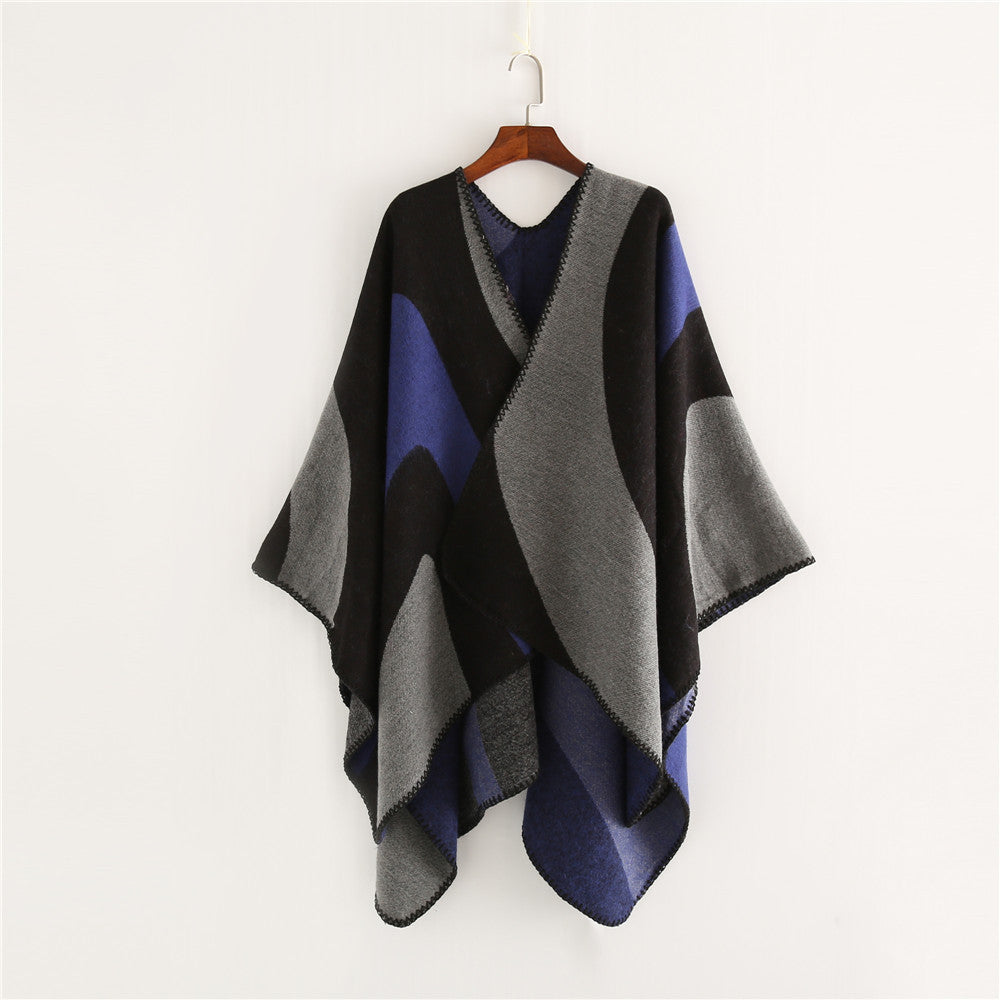 Damen Weichfallender Cape‑Überwurf im Oversize‑Ruana‑Stil mit kontrastierenden Rundflächen und Zierkettnaht – Célinea
