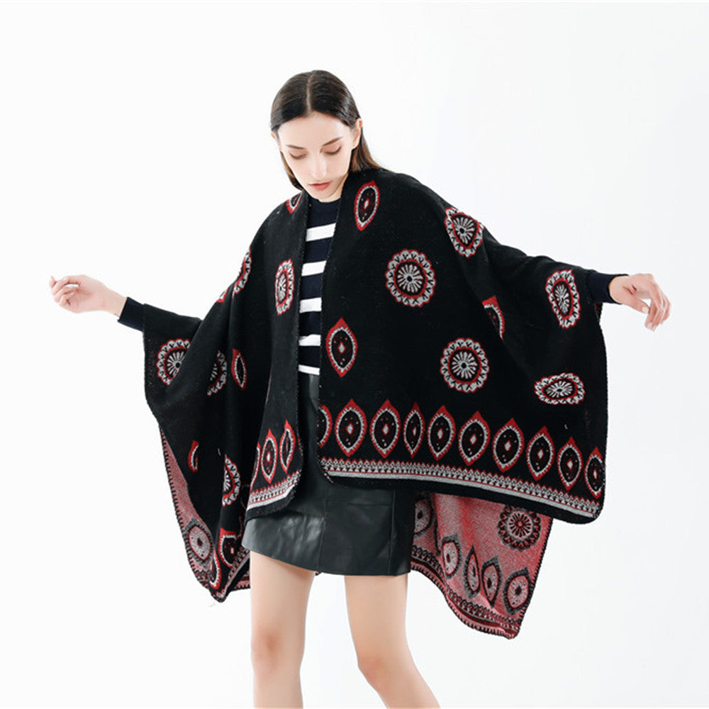 Damen Oversize-Ruana mit gewebtem Medaillon‑Jacquard und offenem Kimono‑Fall Echo Archiv