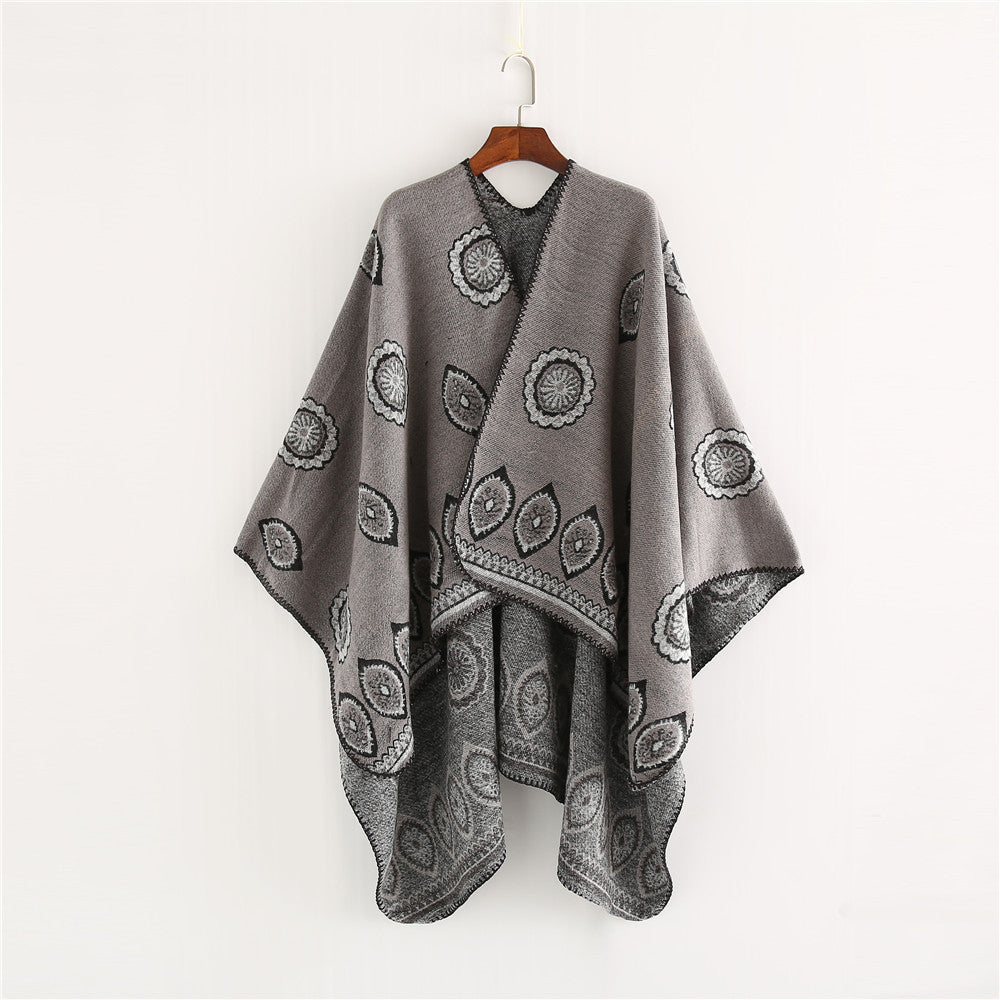 Damen Oversize-Ruana mit gewebtem Medaillon‑Jacquard und offenem Kimono‑Fall Echo Archiv