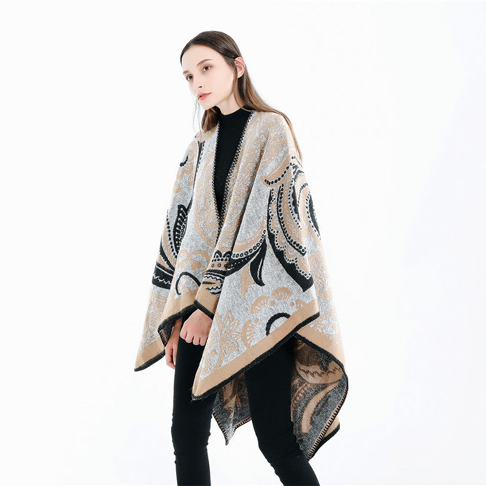 Damen Oversize-Ruana-Überwurf mit Paisley-Jacquard und Zierstichkante – Célinea