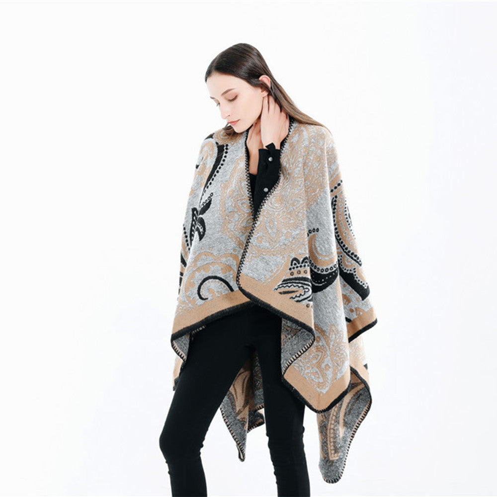 Damen Oversize-Ruana-Überwurf mit Paisley-Jacquard und Zierstichkante – Célinea
