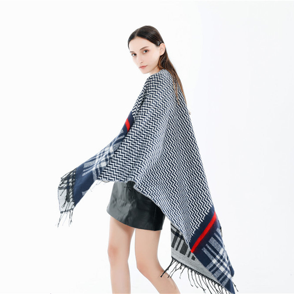 Damen Oversize-Umhangponcho aus Wollmix mit Karomuster, Zickzackjacquard und Fransensaum – Célinea
