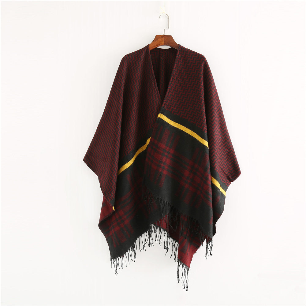 Damen Oversize-Umhangponcho aus Wollmix mit Karomuster, Zickzackjacquard und Fransensaum – Célinea