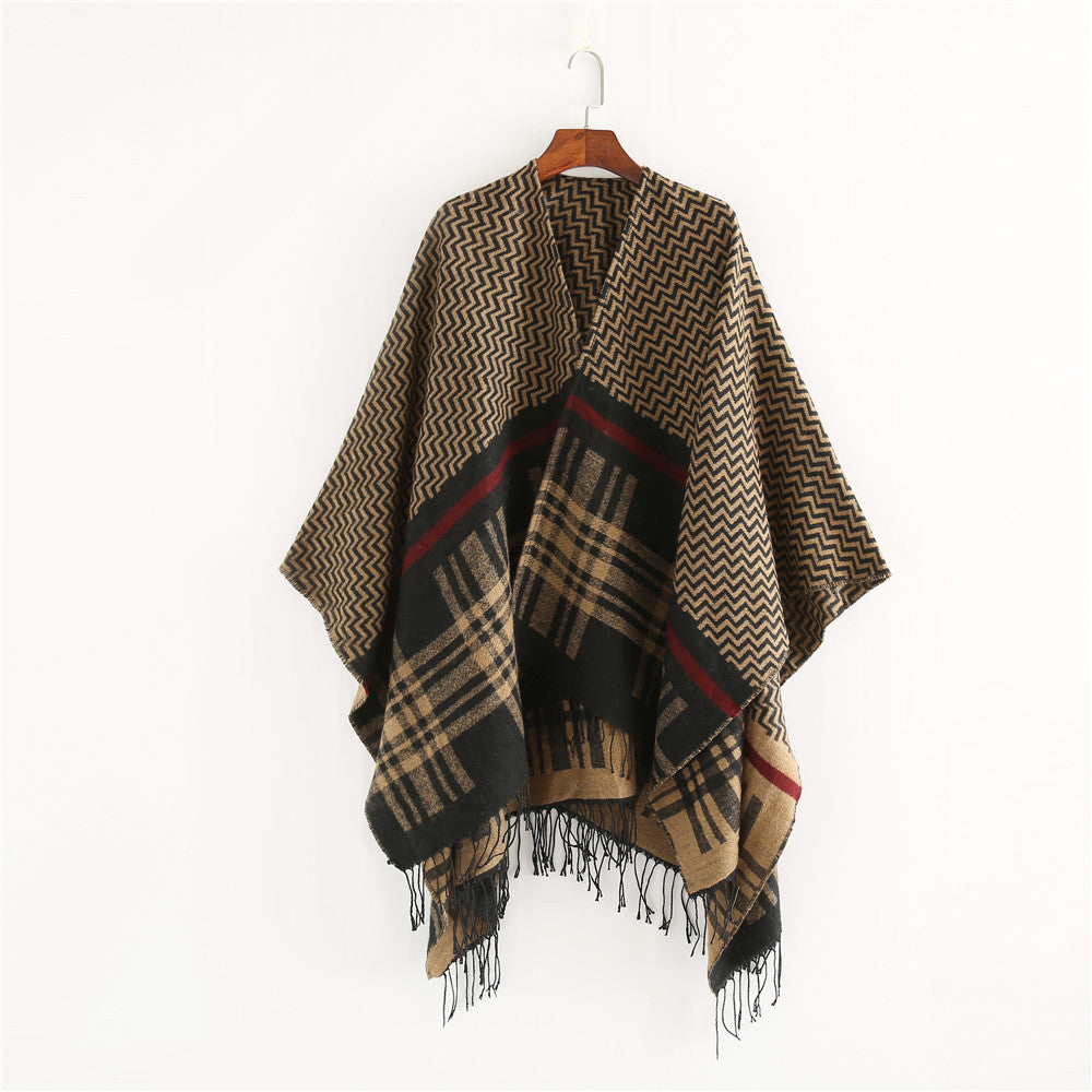 Damen Oversize-Umhangponcho aus Wollmix mit Karomuster, Zickzackjacquard und Fransensaum – Célinea