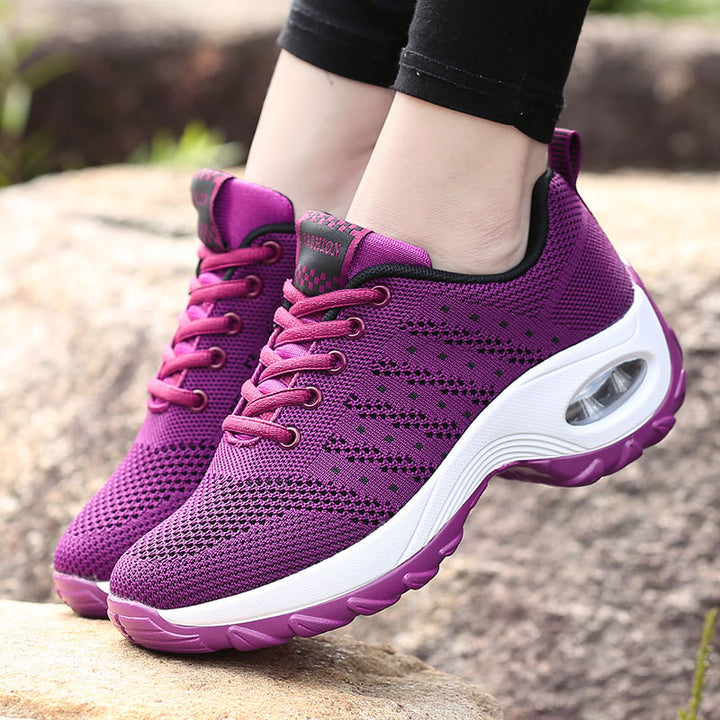 Damen nan leichter Mesh-Komfort-Sneaker mit integrierter Luftfederung, gepolsterter Fersenmanschette und federnder Wellenlaufsohle Echo Archiv