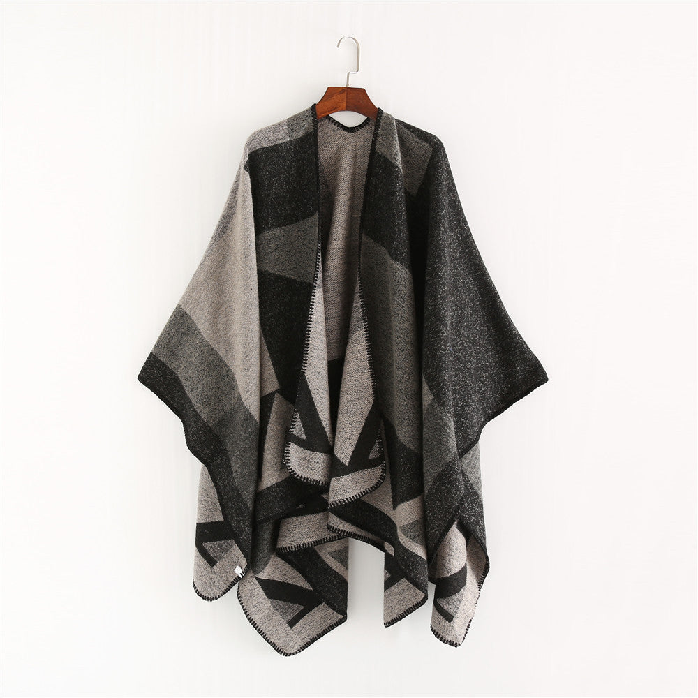 Damen Kastige Wollmix‑Ruana mit geometrischem Patchjacquard und Ziernaht – Célinea