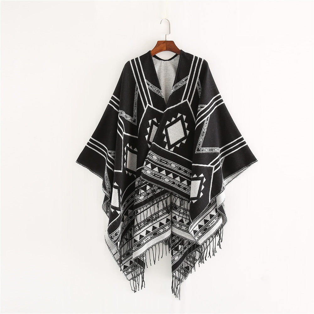 Unisex Ethno-Poncho aus weichem Strick mit Fransen und geometrischem Muster – Taviero