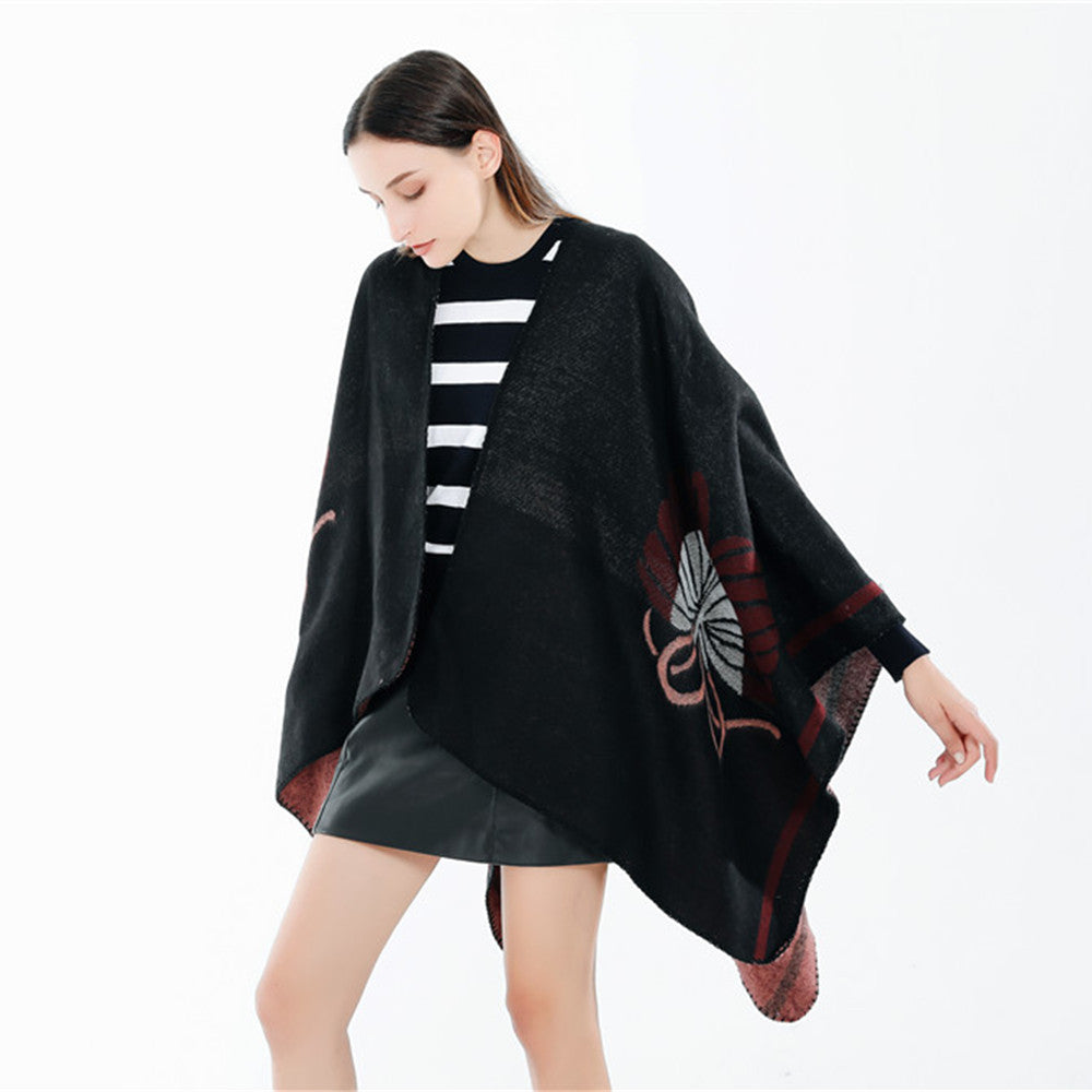 Damen Jacquard-Ruana mit floralem Intarsienmuster und zweifarbiger Wendekante – Avérine