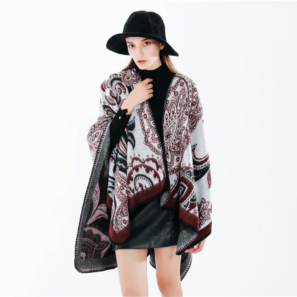 Damen Oversize-Ruana-Überwurf mit Paisley-Jacquard und Zierstichkante – Célinea