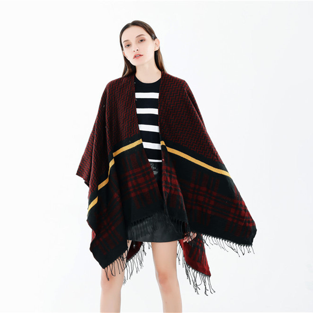 Damen Oversize-Umhangponcho aus Wollmix mit Karomuster, Zickzackjacquard und Fransensaum – Célinea